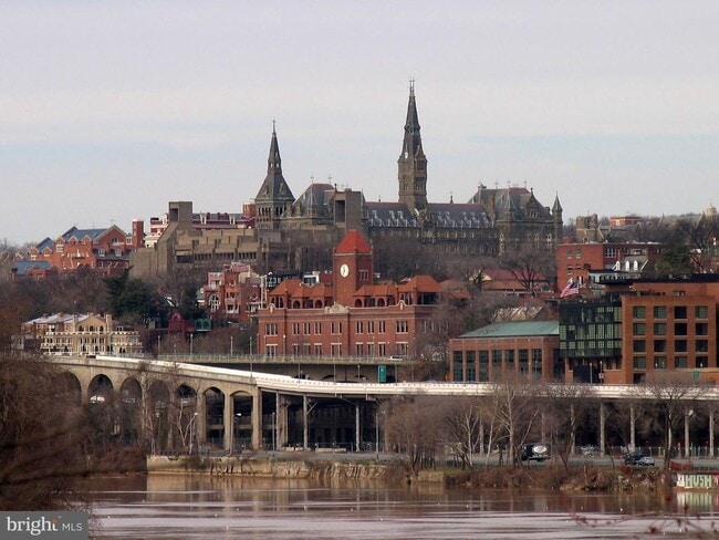 Building Photo - 1553 19th St N