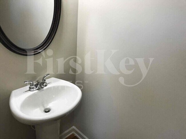 Building Photo - 3861 Cameron Trail SE