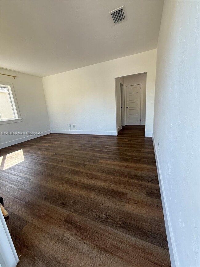 Building Photo - 2770 SW 34th Ct