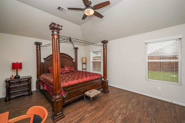 Building Photo - 15111 Longleaf Frst Dr