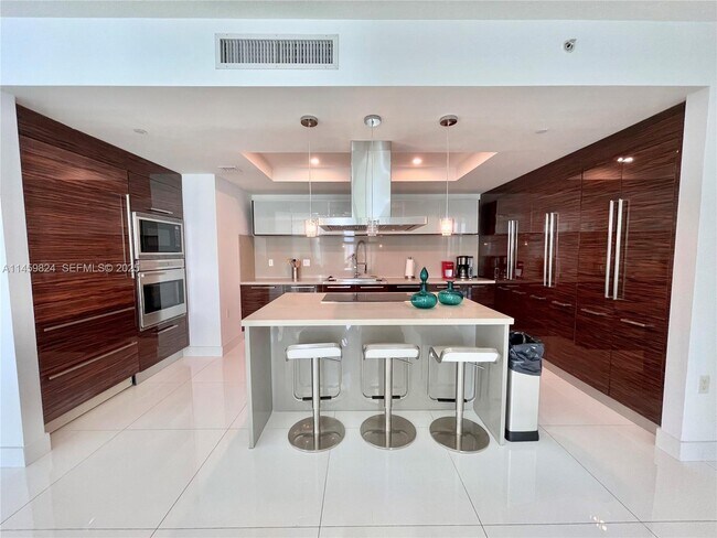 Building Photo - 200 Sunny Isles Blvd