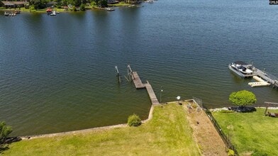 Building Photo - 212 S Lake Dr