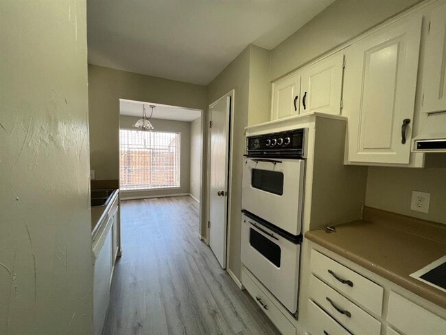 Building Photo - 1902 Three Stars Rd