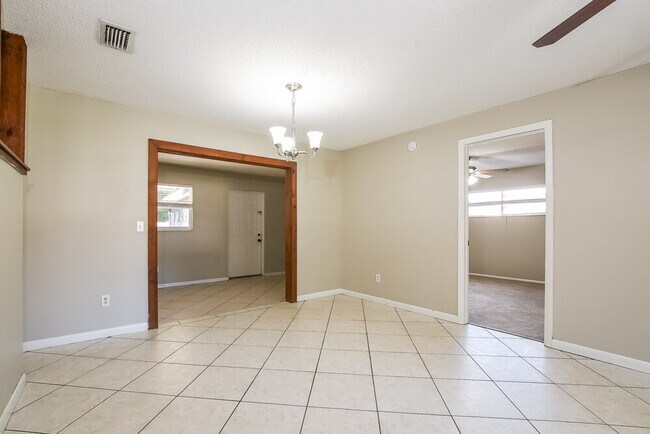 Building Photo - 208 12 League Cir