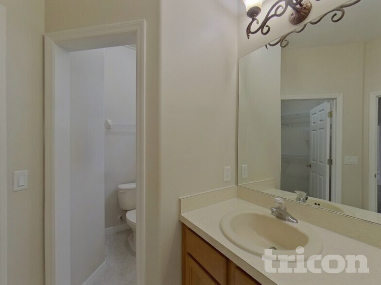 Building Photo - 1720 Mountclair Ct