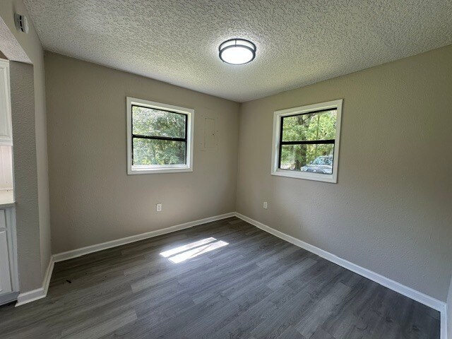 Building Photo - Bright And Renovated 3 Bedroom Home With Modern Updates