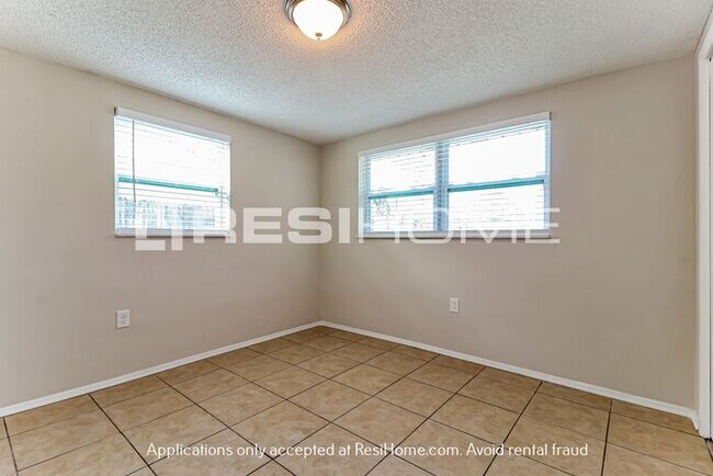 Building Photo - 6027 11th Ave