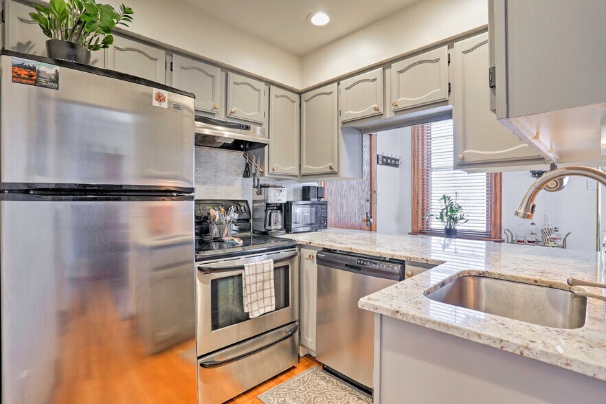 Building Photo - 1401 Fillmore St