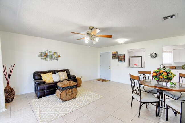 Building Photo - 420 NE 17th Ave