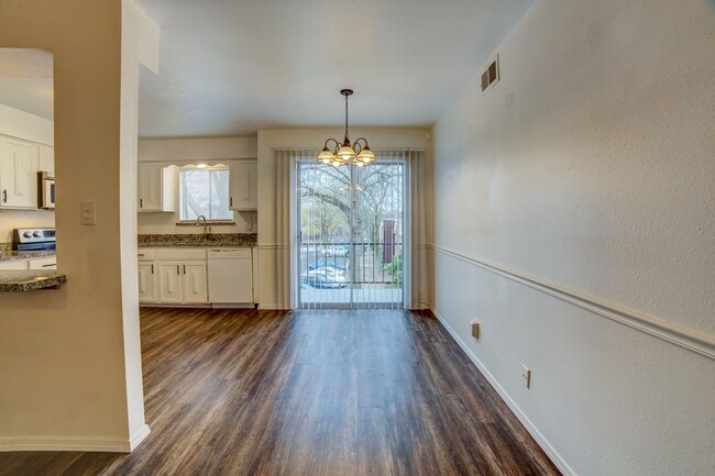 Building Photo - REMODELED CONDO / 2 BED 2 BATH