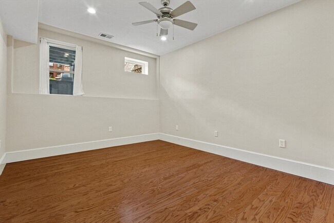 Building Photo - 15 Strathmore Rd