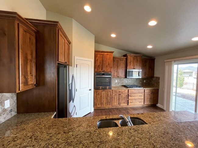 Building Photo - Beautiful 2 bed, 2 bath home with office/3rd bedroom in Eagle just off State and Linder in the Pr...