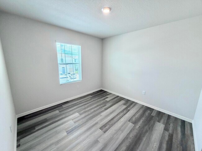 Building Photo - 12813 SW Forli Wy