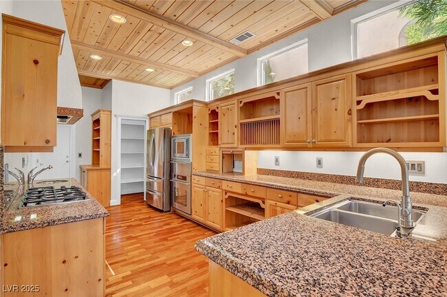 Building Photo - 9005 Opus Dr
