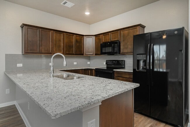 Building Photo - Bright & Cozy Townhome