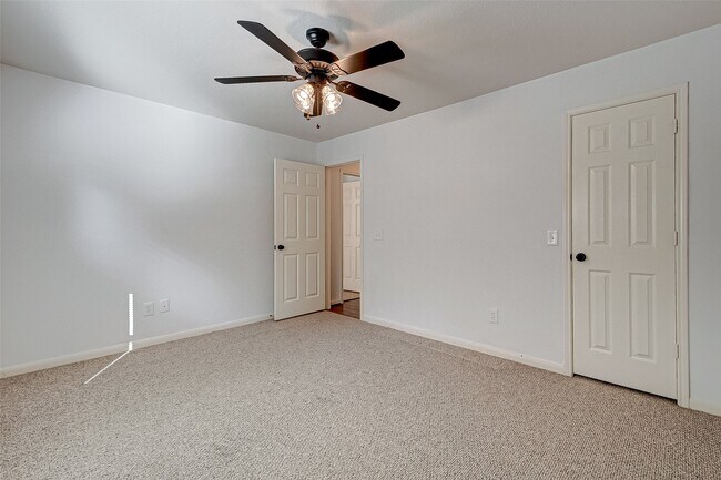 Building Photo - 22926 Rainbow Bend Ln