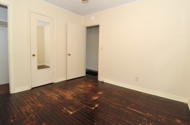 Building Photo - 613 Reagan St