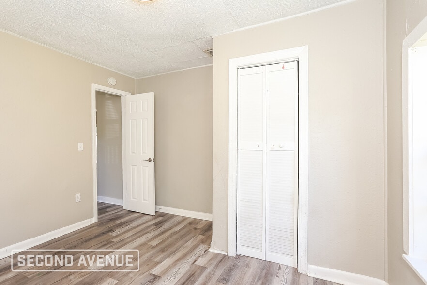 Building Photo - 2011 W 15th St