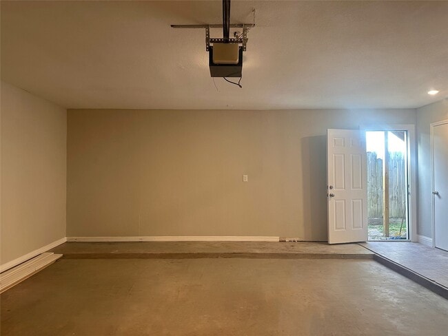 Building Photo - 11130 Hanning Ln