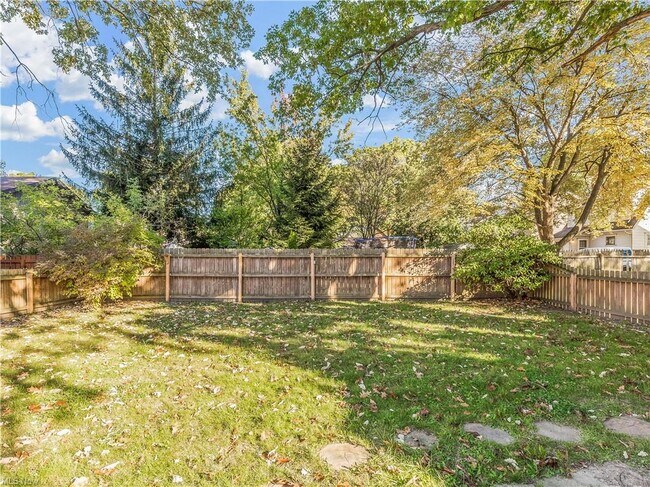 Building Photo - 1023 Sackett Ave