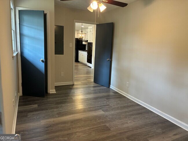 Building Photo - 6322 W Fayetteville Rd