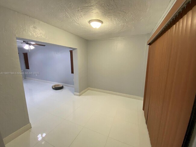 Building Photo - 10934 SW 146th Ave