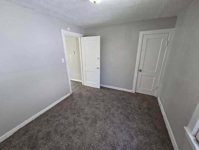 Building Photo - 3081 E 67th St