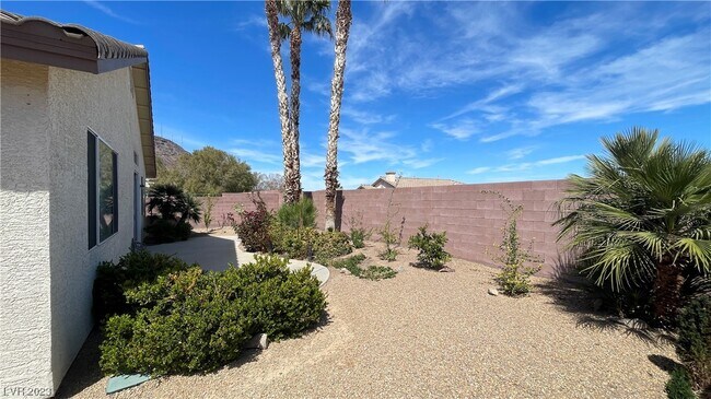 Building Photo - 44 Blaven Dr