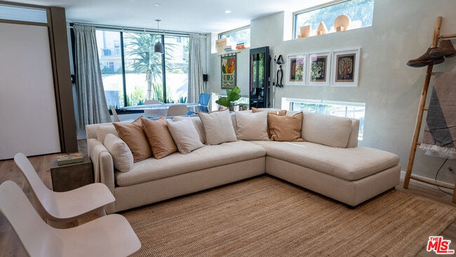 Building Photo - 2811 Waverly Dr