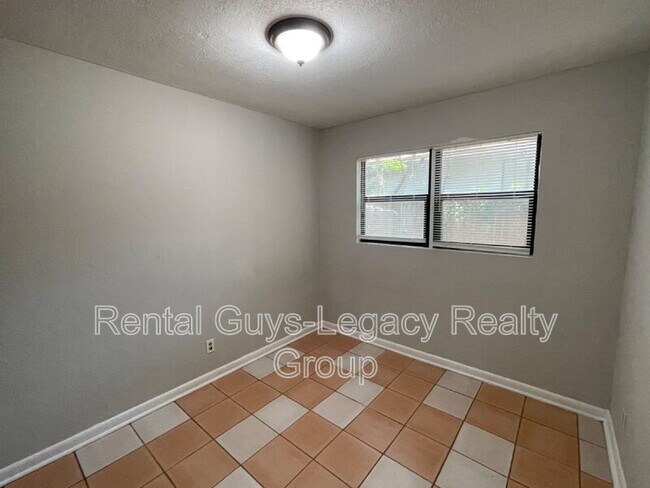Building Photo - 1738 Wright Ave