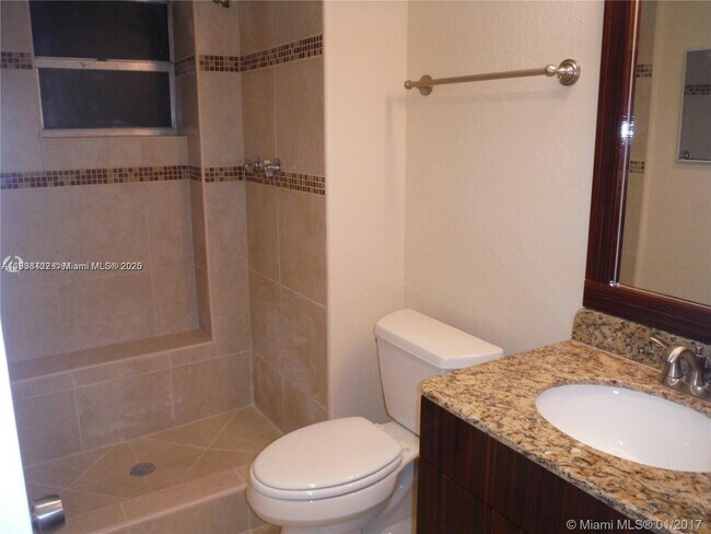 Building Photo - 9431 Live Oak Pl