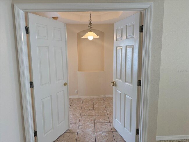 Building Photo - 9212 Meadow Ln Ct