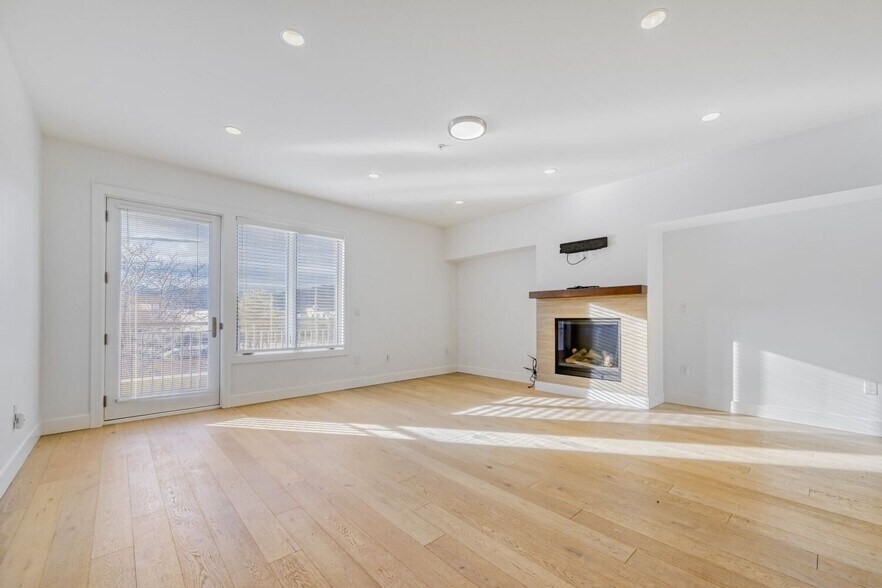 Building Photo - 3301 Arapahoe Ave