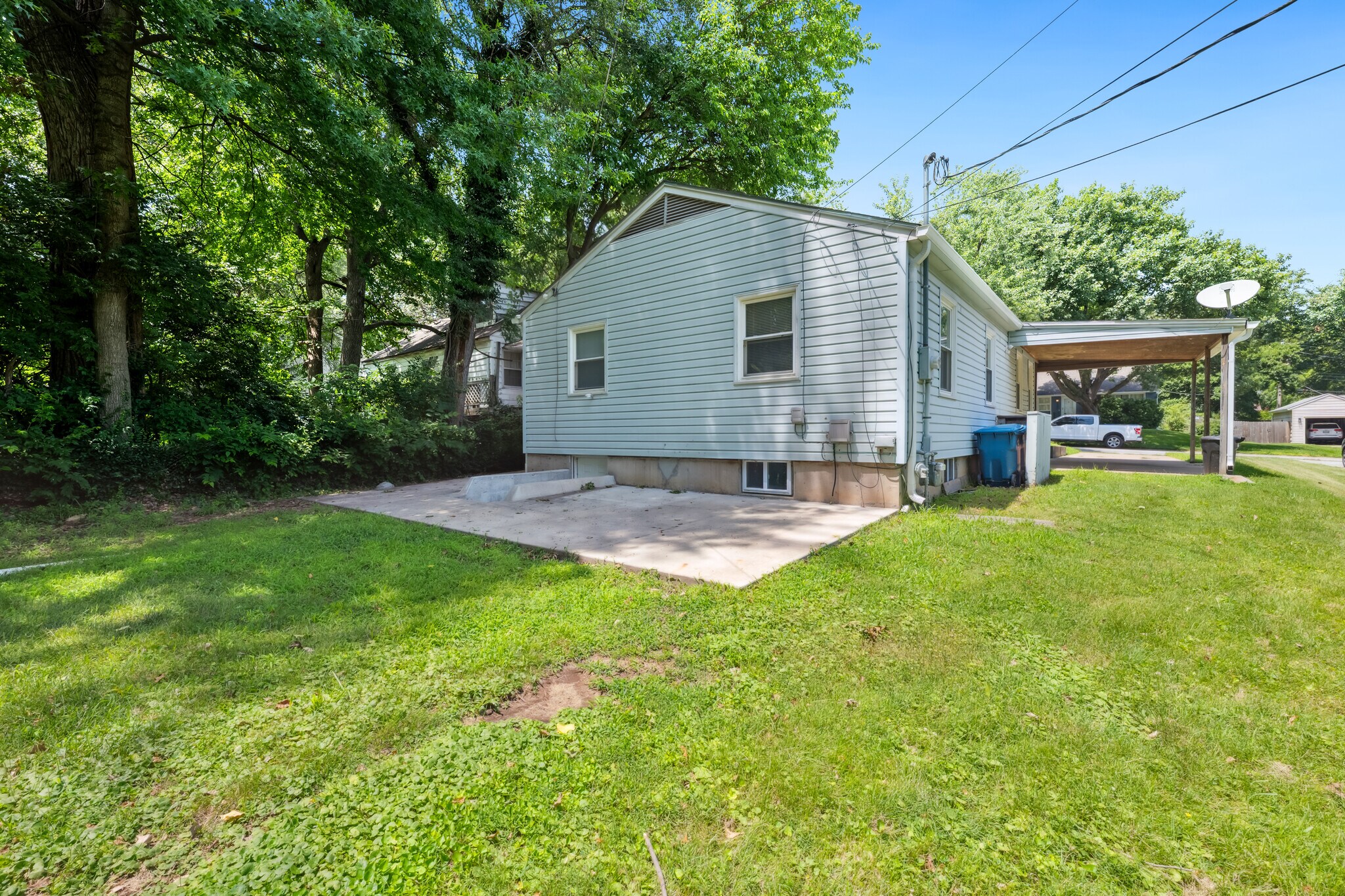 Building Photo - 2301 W 73rd St