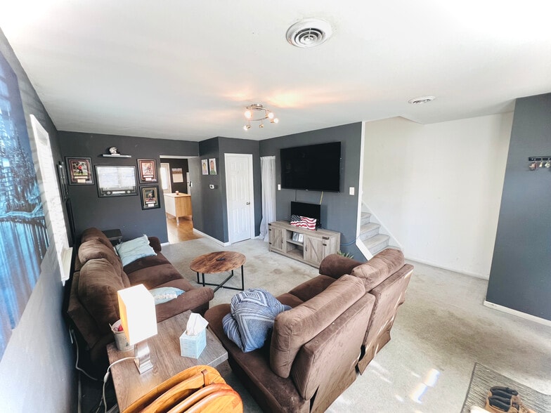 Building Photo - 515 N York Rd