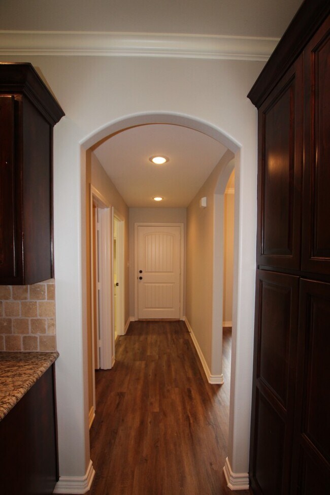 Building Photo - Coming Soon! Luxurious 3 Bed 2.5 Bath Rent...