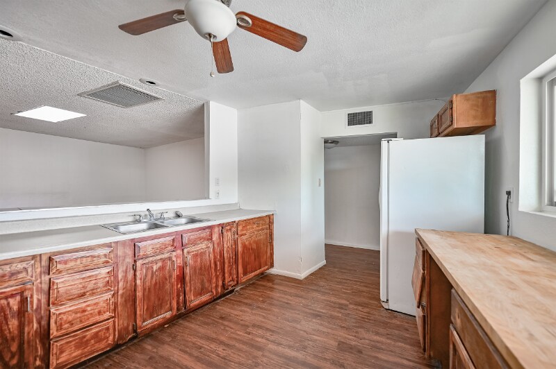 Building Photo - 3233 N El Tovar Ave