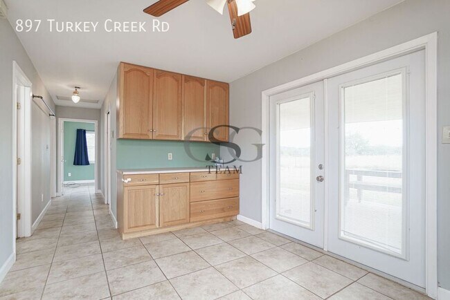 Building Photo - 897 Turkey Creek Rd