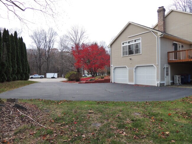 Building Photo - 12 Cardinal Ln