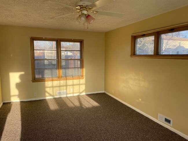 Building Photo - 2 Bedroom 2 Bath house