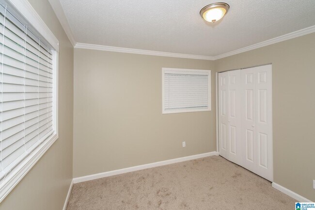 Building Photo - 1309 Lake Ln NE