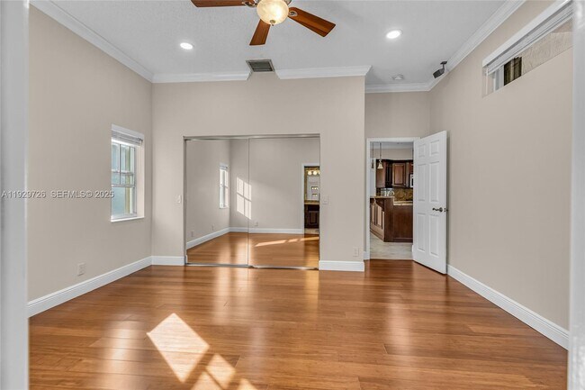 Building Photo - 949 Tanglewood Cir