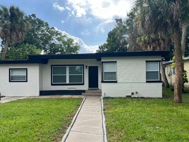 Primary Photo - 1016 Chipola Rd