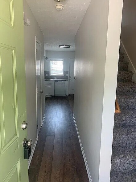 Entry - 101 W 19th Ave