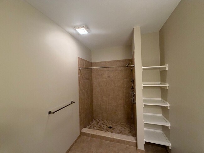 Building Photo - 360 Andover St