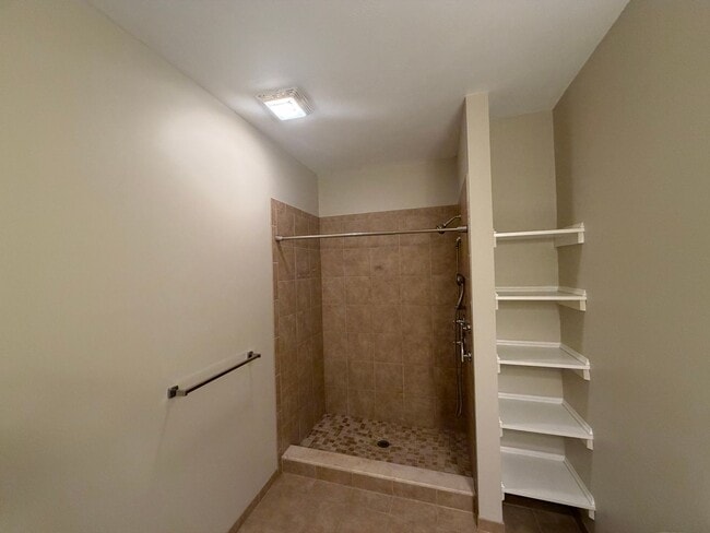 Building Photo - Danvers Updated 3 Bed 2 Bath | Top Floor Condo | Avail Now