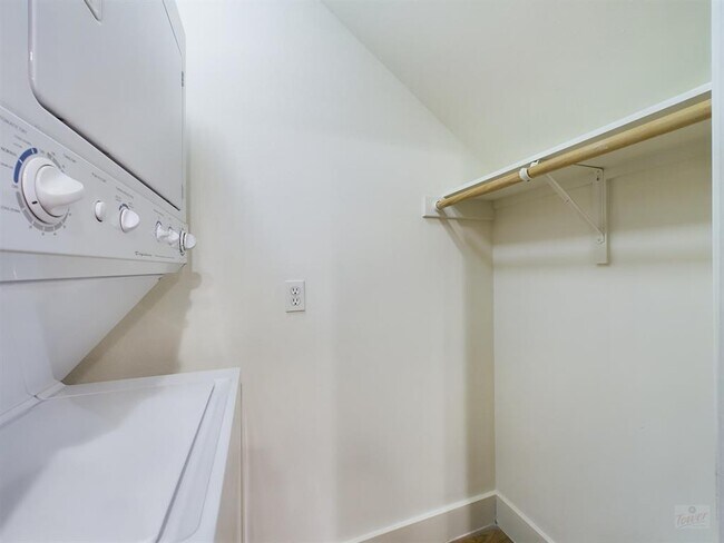 Building Photo - 711 W 32nd St
