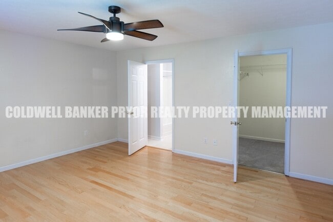 Building Photo - 295 Sky Dr