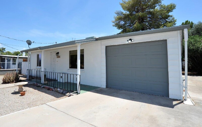 Building Photo - 5044 E Adams St