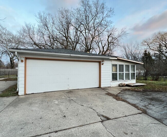 Building Photo - 3952 S 43rd St